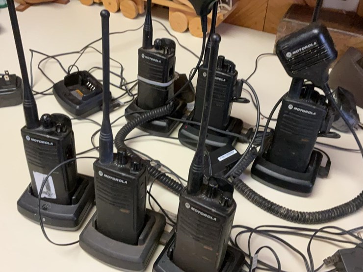 #121-•-motorola-walkie-talkies-image-3