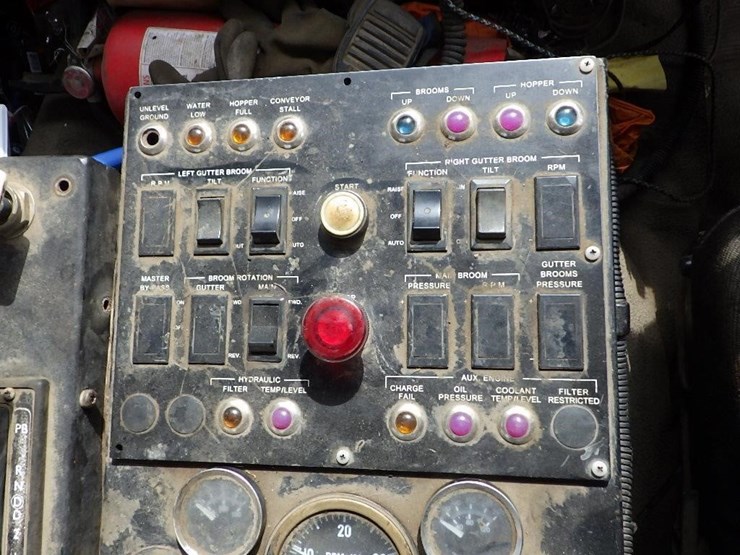 2005-elgin-sc-8000-s/a-street-sweeper-image-41