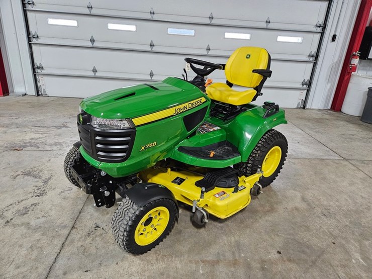 2020-john-deere-x758-image-1