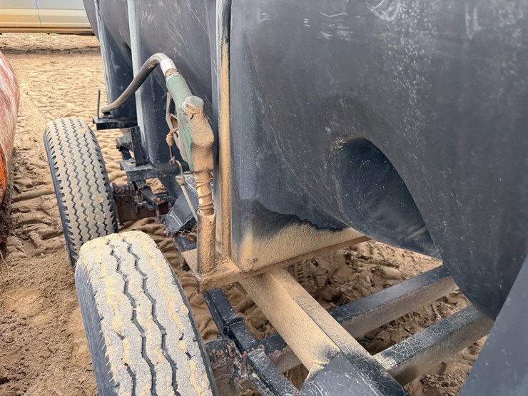 #41261-•-kbh-1000-gallon-fuel-wagon-image-43