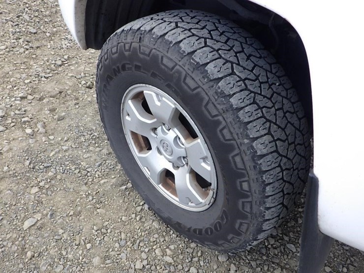 2013-toyota-tacoma-image-14