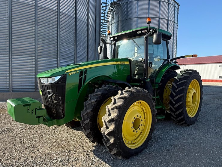 2016-john-deere-8370r-image-1