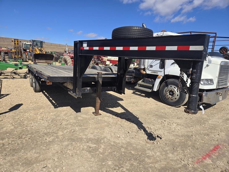 #203-•-1998-featherlite-flatbed-trailer-image-3