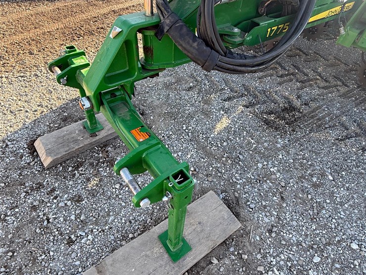 2021-john-deere-1775nt-image-10