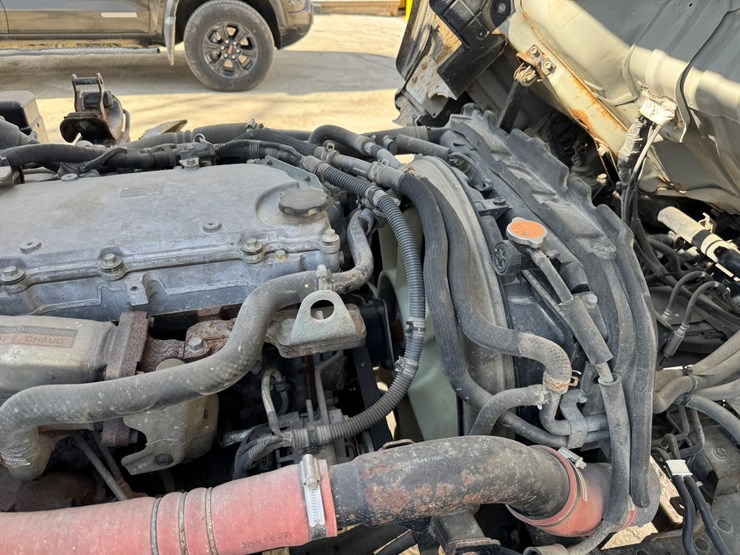 2018-isuzu-nrr-image-52