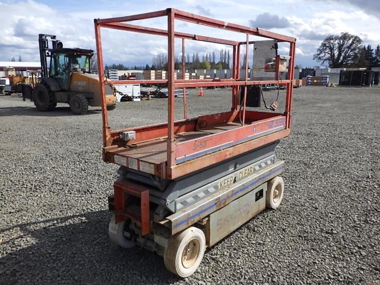 1997-skyjack-sj-3220-scissor-lift-image-5