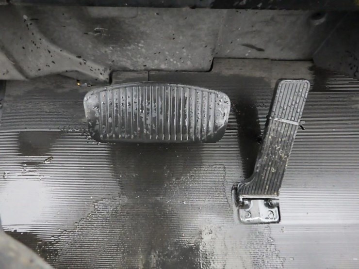 yale-gp050tgnuae084-forklift-image-18