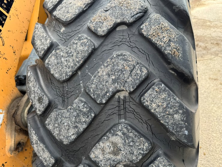 #3277-•-2016-liebherr-542-wheel-loader-w/-plow-and-chains-image-50