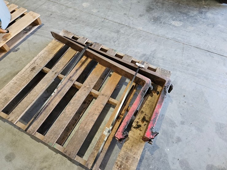 #667-•-42"-pallet-forks-image-5