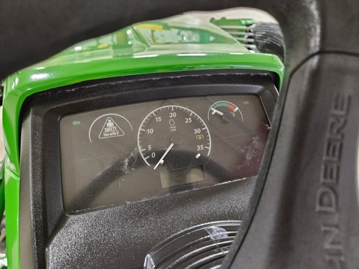 2024-john-deere-1025r-image-29