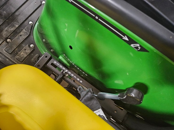 2025-john-deere-3032e-image-30