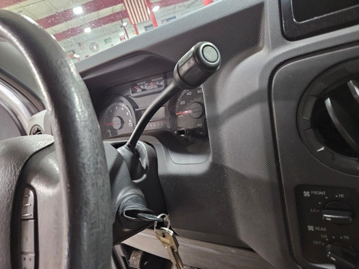 2012-ford-e350-image-31