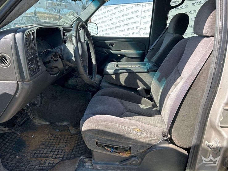 2005-chevrolet-3500-image-14