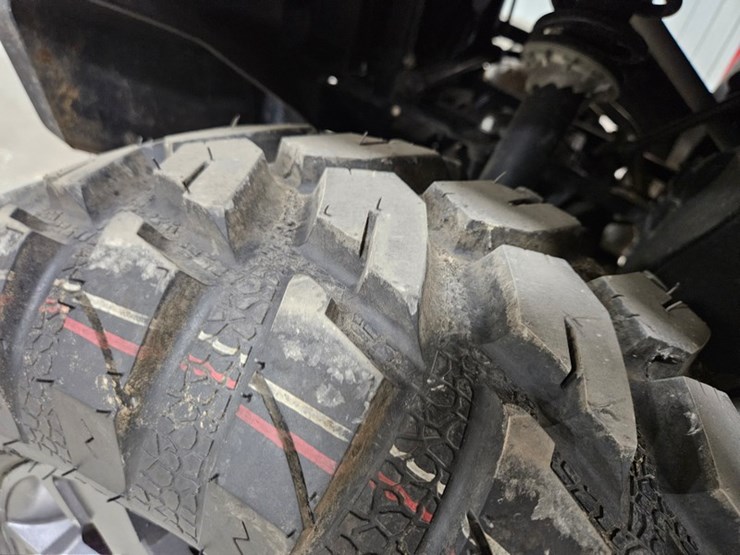 2019-john-deere-gator-image-36