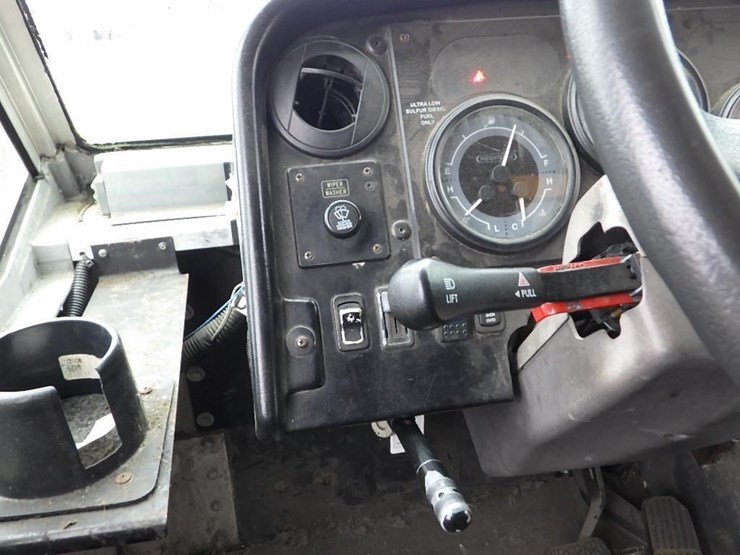 2008-freightliner-mt45-image-26