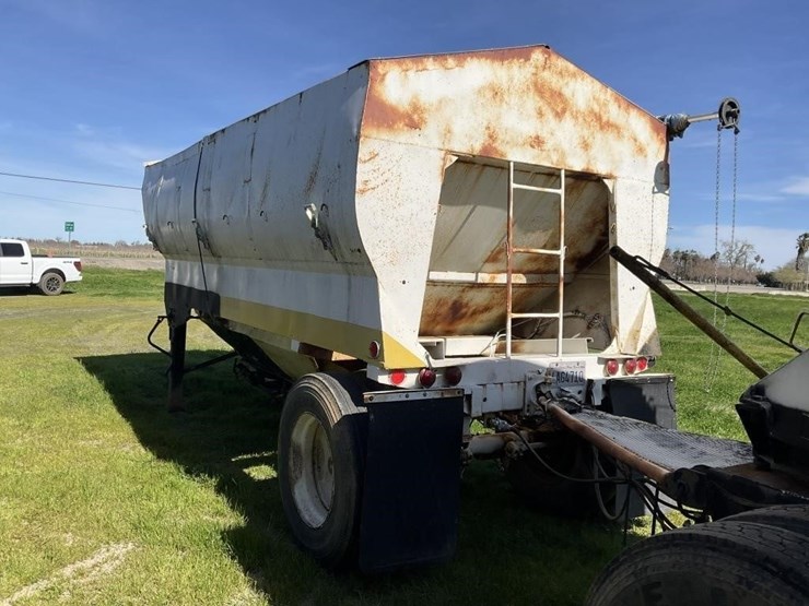 1955-trailmobile-hopper-image-5