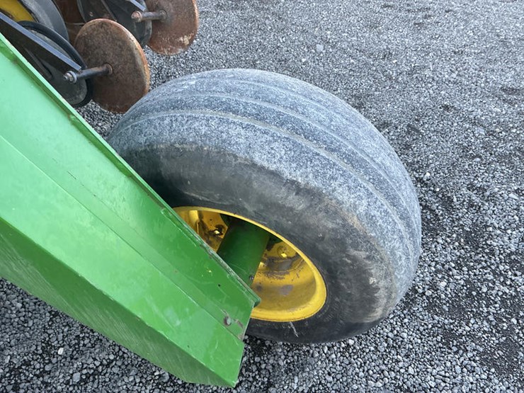 john-deere-750-image-29