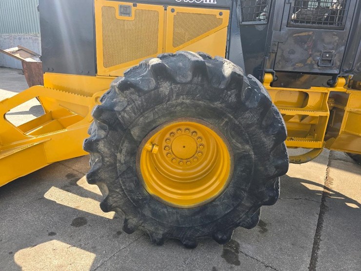 2003-deere-540g-iii-image-35