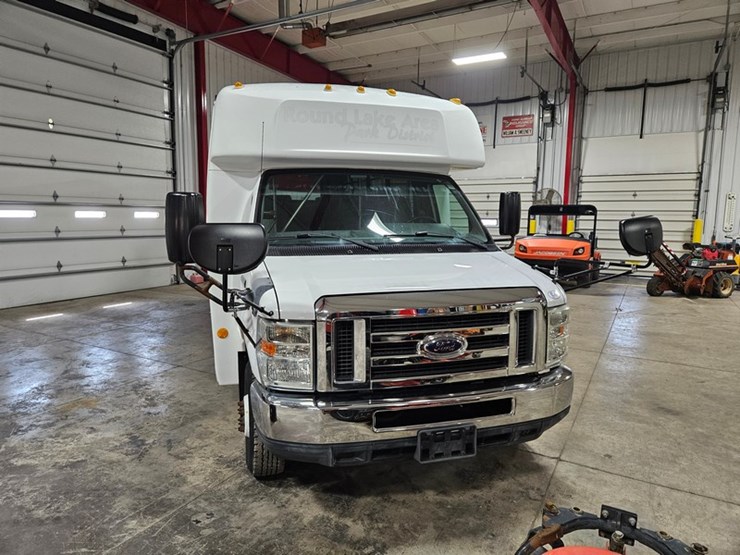 2012-ford-e350-image-8