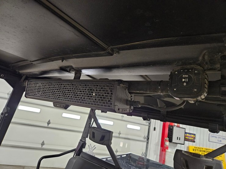 2019-john-deere-gator-image-24