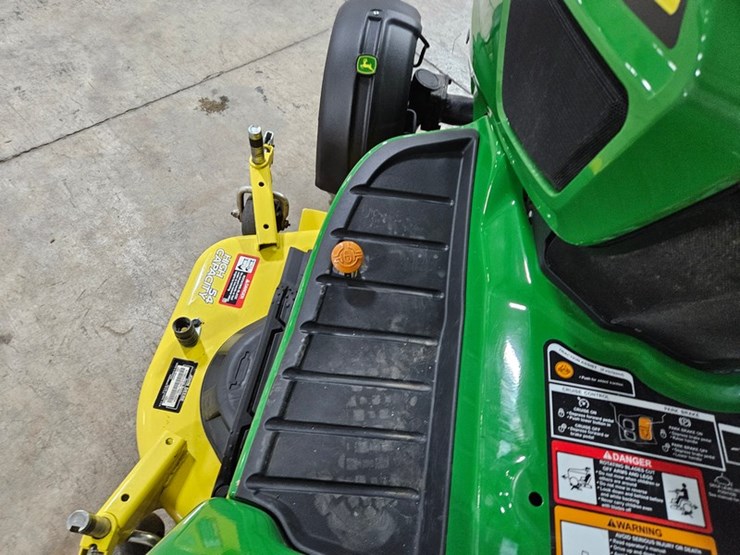 2020-john-deere-x758-image-23