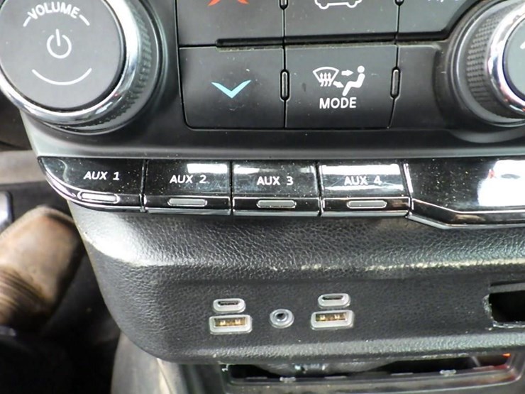 2021-dodge-durango-image-35