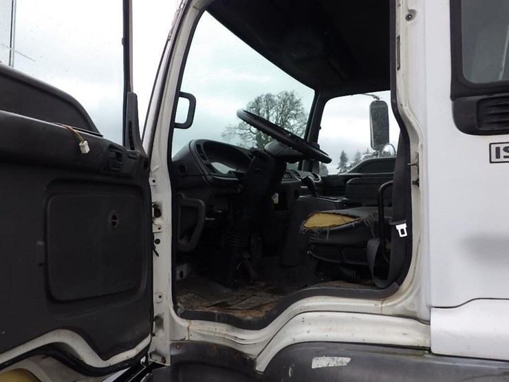 2004-izuzu-tilt-cab-22'-s/a-cab-and-chassis-image-23