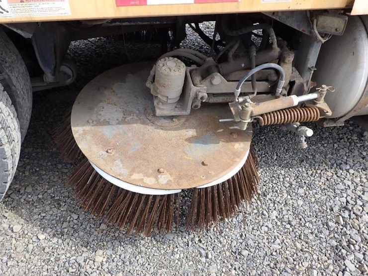 2005-elgin-sc-8000-s/a-street-sweeper-image-24