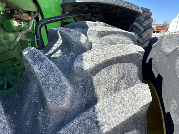 2013-john-deere-8360r-image-39