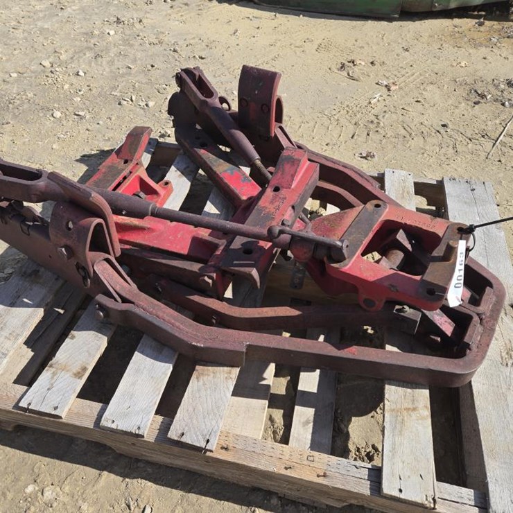 #163 • INTERNATIONAL 2PT HITCH