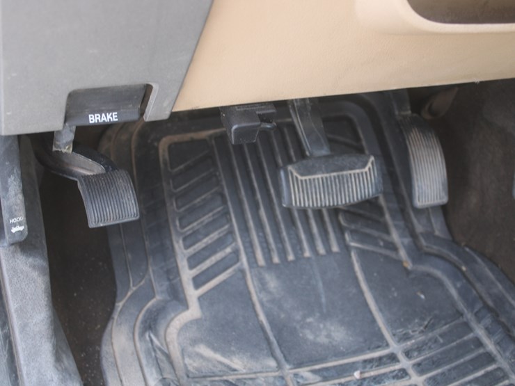 2011-ford-f250-lariat-image-29