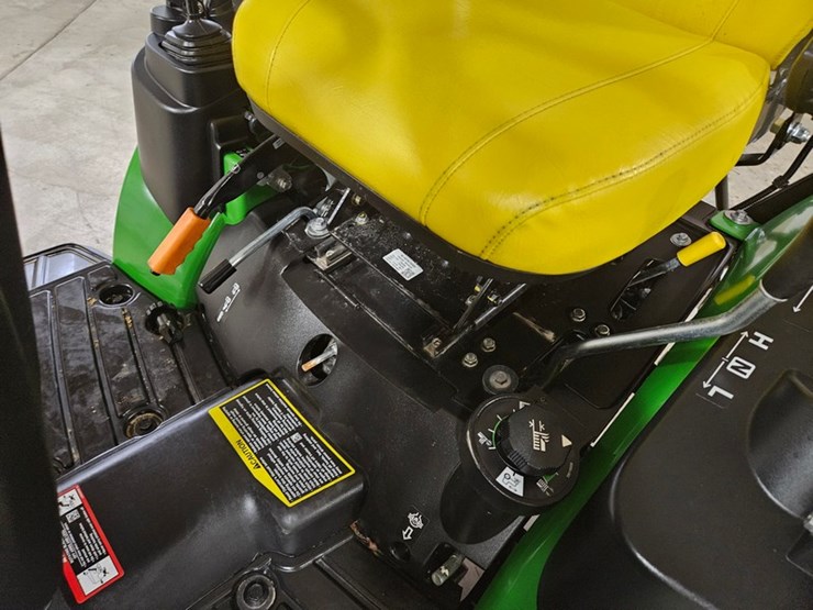 2024-john-deere-1025r-image-31
