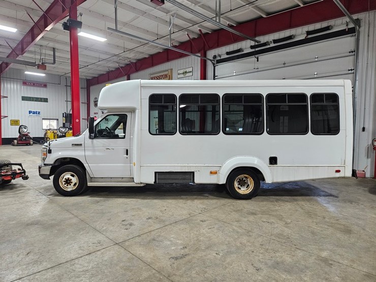 2012-ford-e350-image-2