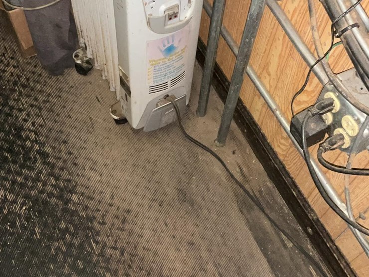 #203-•-2002-salem-operators-cab-image-11