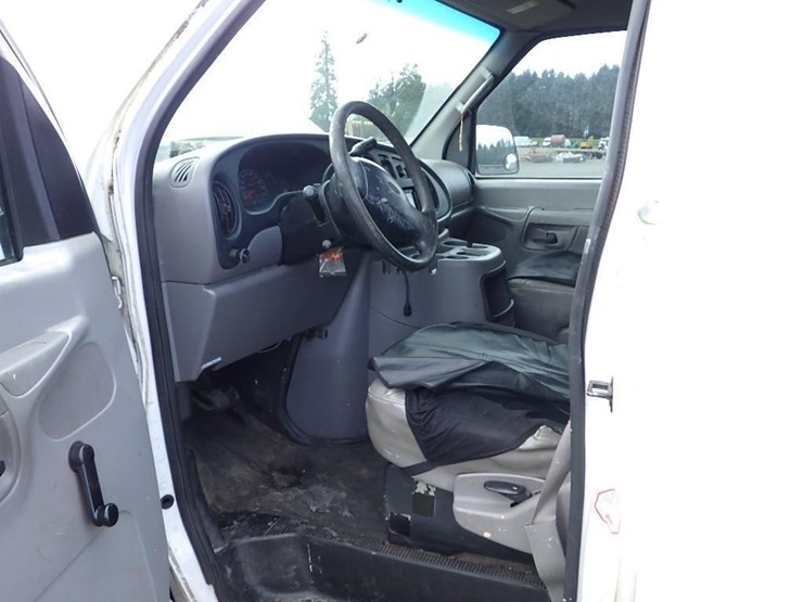 2002-ford-cargo-image-23