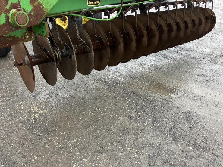 john-deere-235-image-8