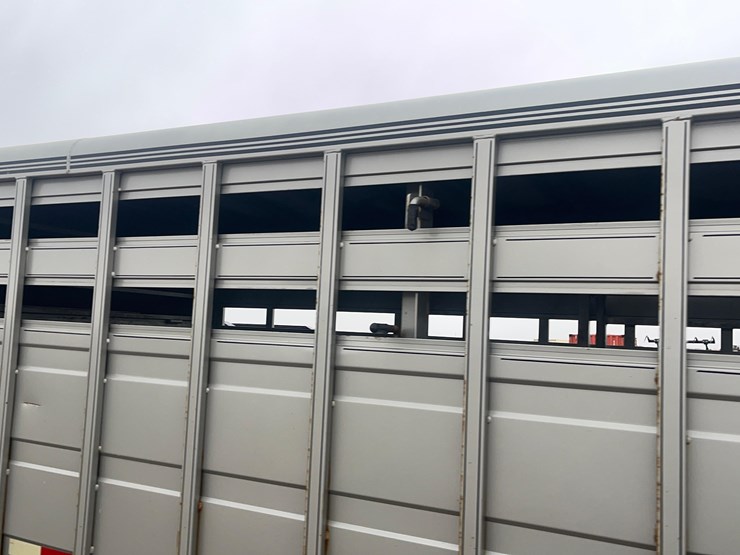 2012-titan-trailer-image-17