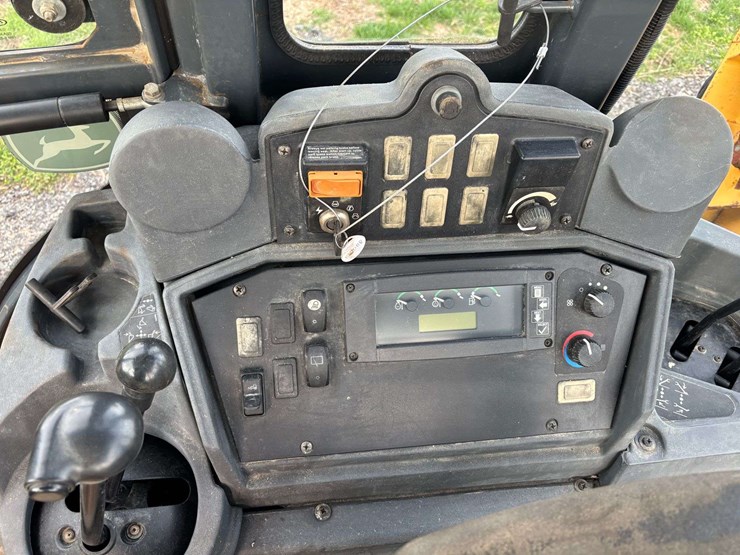 2010-deere-310j-image-17