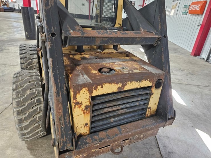 new-holland-l555-image-14