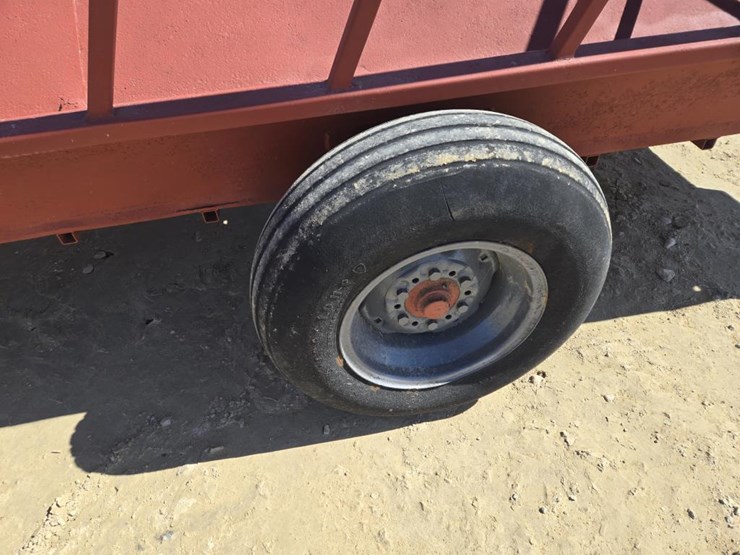 #226-•-portable-hay-feed-wagon-image-3