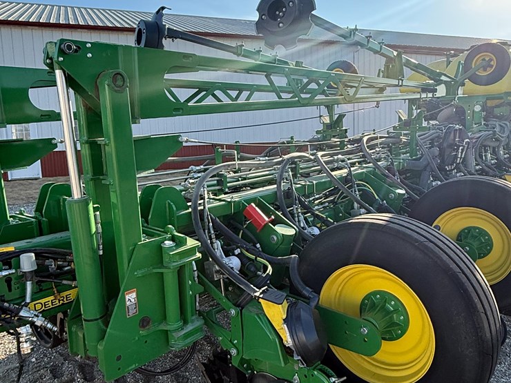 2021-john-deere-1775nt-image-18