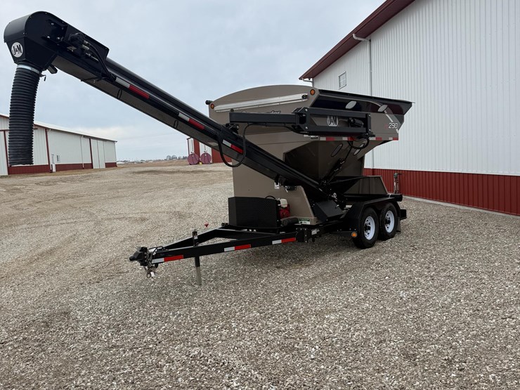 j&m-lc290-t/a-seed-tender-image-1