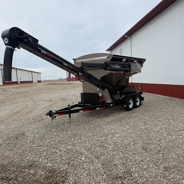 J&M LC290 T/A Seed Tender