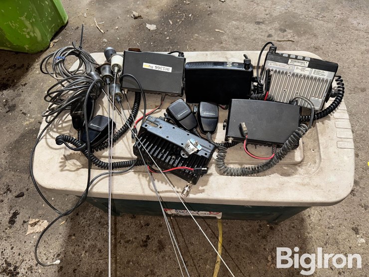 business-band-radios-image-6