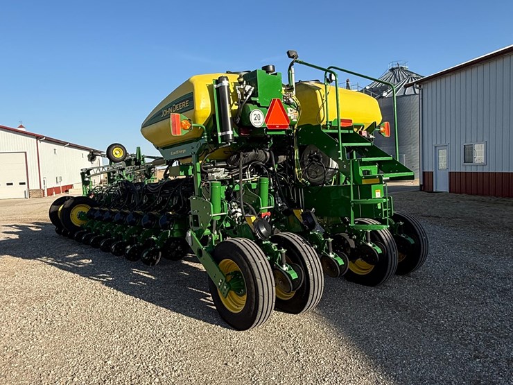 2021-john-deere-1775nt-image-4