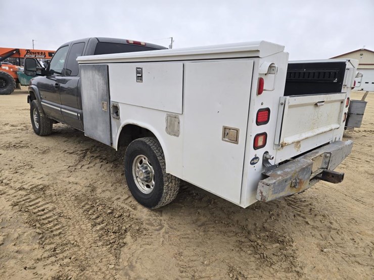 2001-chevrolet-k2500-image-12