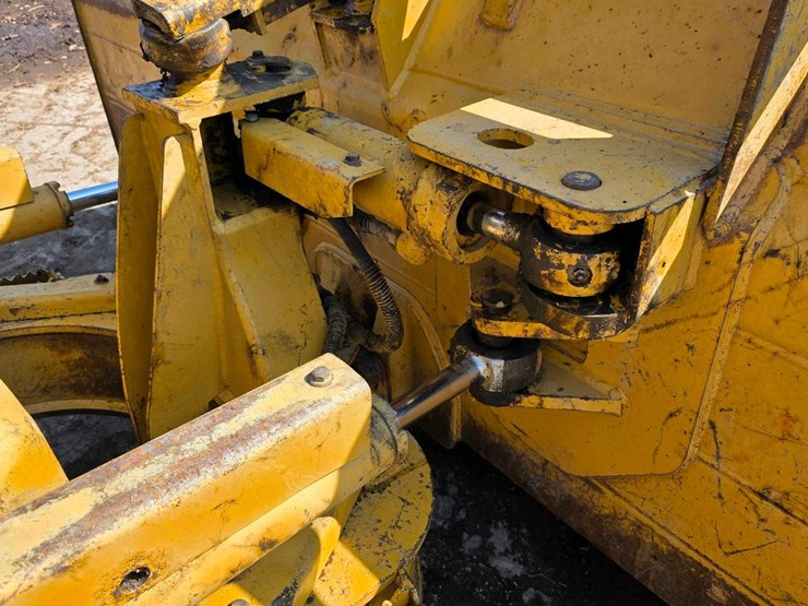 2007-caterpillar-d5g-image-24