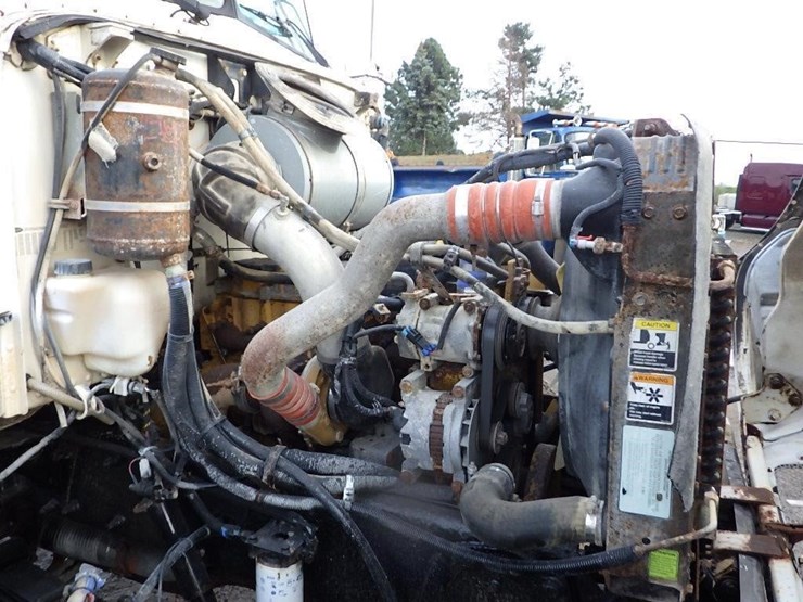 2007-peterbilt-335-image-18