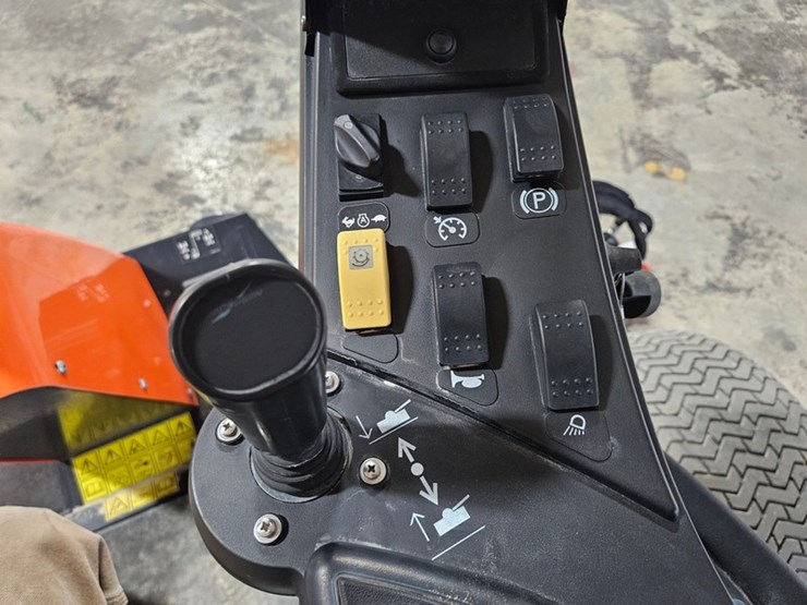 #685-•-jacobsen-lf550-fairway-mower-image-35