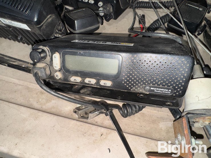 business-band-radios-image-9